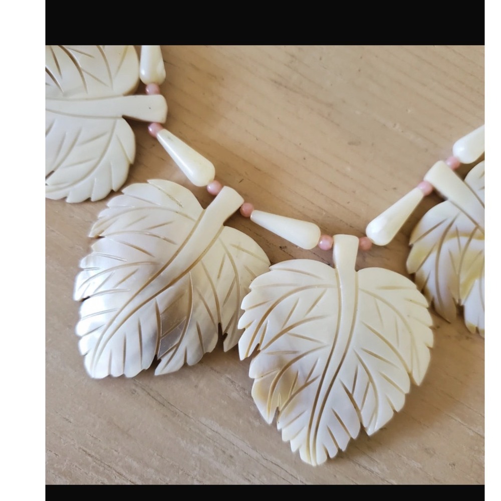 Vintage Mother of Pearl‎ Carved Leaf Collar Necklace Coastal Cowgirl Boho Hippy